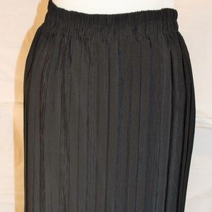 Black ankle length pleated skirt, M/L
